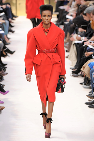Tapado largo rojo con cinturon Louis Vuitton